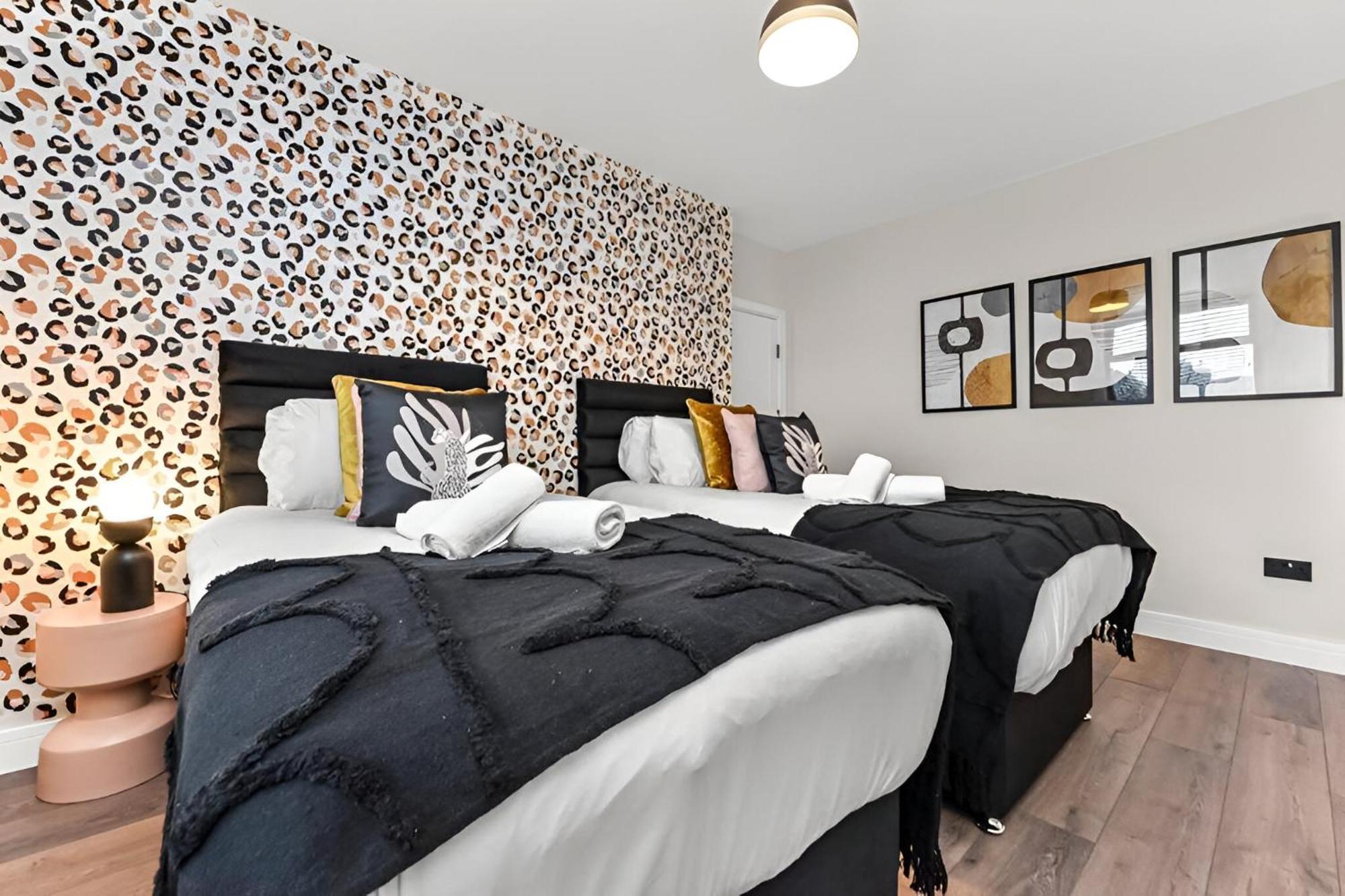 Apartment Hip & Happening 4br Urban Gem For Large Groups