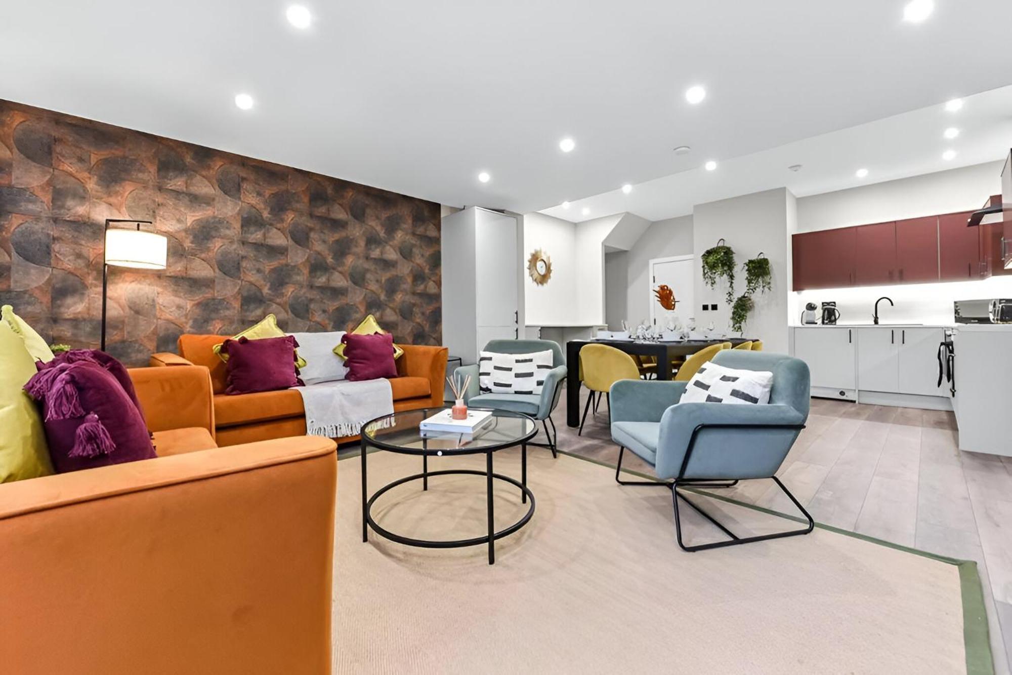 Hip & Happening 4br Urban Gem For Large Groups Apartment Harrow