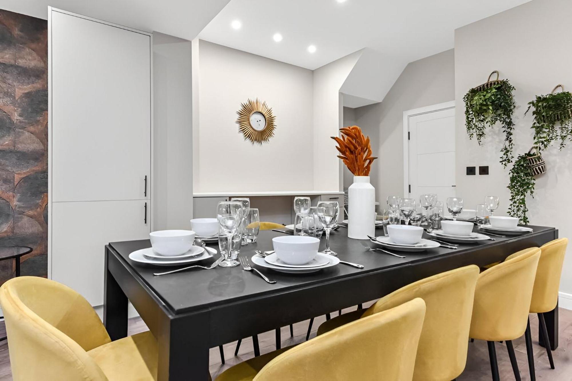 Hip & Happening 4br Urban Gem For Large Groups Apartment