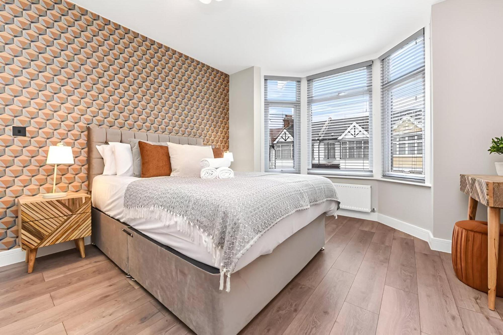 Apartment Hip & Happening 4br Urban Gem For Large Groups *