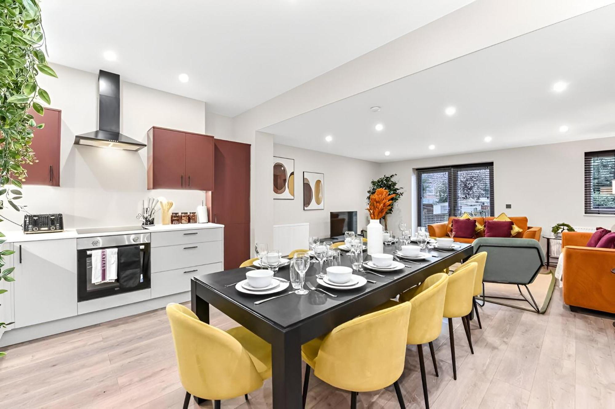 Hip & Happening 4br Urban Gem For Large Groups
