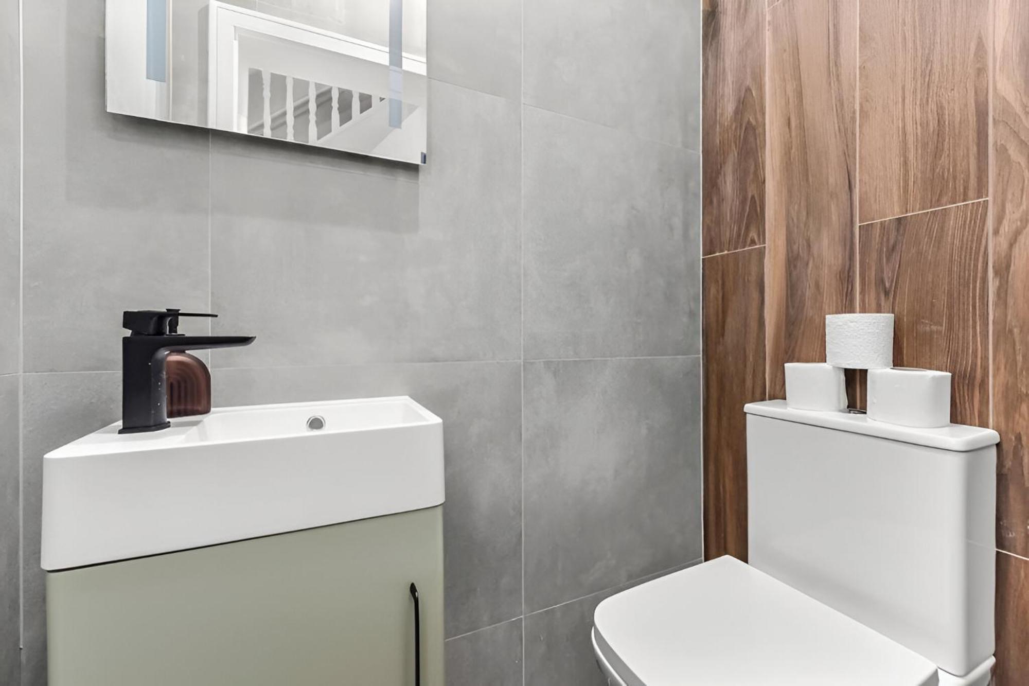 Apartment Hip & Happening 4br Urban Gem For Large Groups Harrow