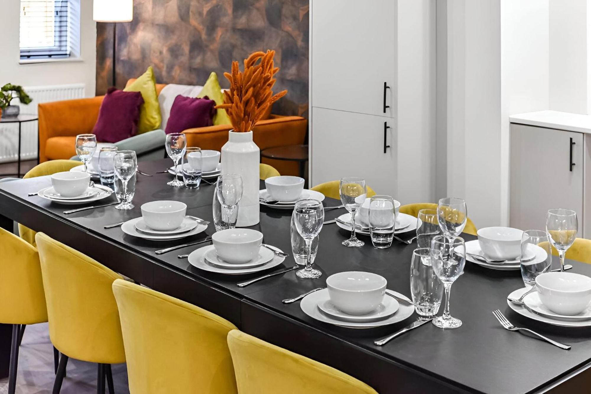 Apartment Hip & Happening 4br Urban Gem For Large Groups